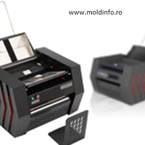 Documente foldate si sigilate sigilate cu un echipament de birou care  proceseaza rapid si sigur  corespondenta.